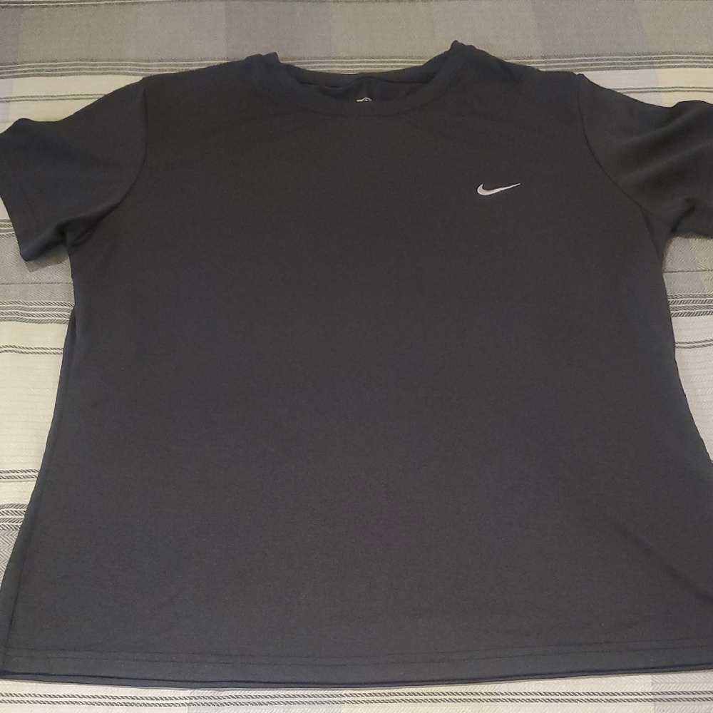 Nike Men's Charcoal Short Sleeve Tee
